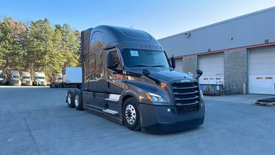 Freightliner Cascadia - 72" Raised Roof Double Bunk Sleeper, Detroit, Automatic, Battery Powered HVAC with Optimized Idle