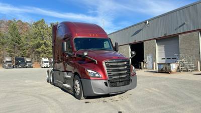 Freightliner Cascadia - 72" Raised Roof Double Bunk Sleeper, Detroit, Automatic, Battery Powered HVAC with Optimized Idle