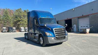 Freightliner Cascadia - 72" Raised Roof Double Bunk Sleeper, Detroit, Automatic, Battery Powered HVAC with Optimized Idle