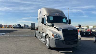 Freightliner Cascadia - 72" Raised Roof Double Bunk Sleeper, Detroit, Automatic, Optimized Idle