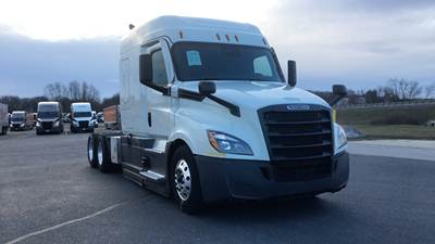 Freightliner Cascadia - 72" Raised Roof Double Bunk Sleeper, Detroit, Automatic, Battery Powered HVAC with Optimized Idle