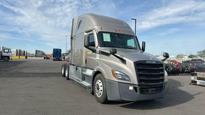 Freightliner Cascadia - 72" Raised Roof Double Bunk Sleeper, Detroit, Automatic, Battery Powered HVAC with Optimized Idle