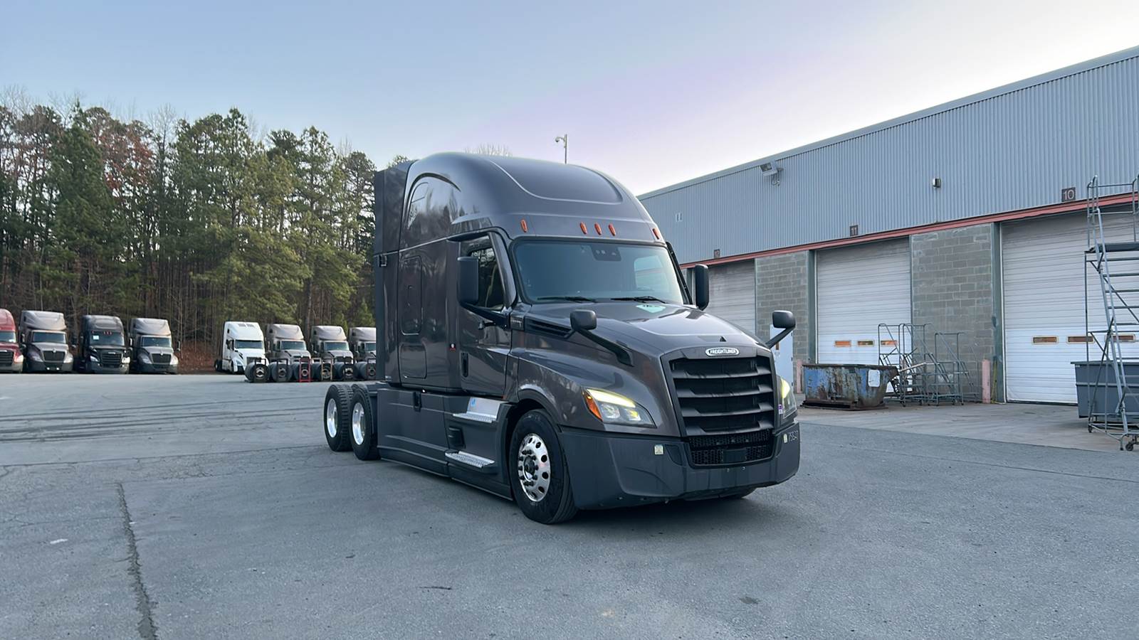 2023 Freightliner sleeper semi-truck