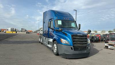 Freightliner Cascadia - 72" Raised Roof Double Bunk Sleeper, Detroit, Automatic, Battery Powered HVAC with Optimized Idle