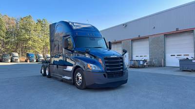 Freightliner Cascadia - 72" Raised Roof Double Bunk Sleeper, Detroit, Automatic, Optimized Idle