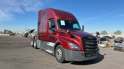 Freightliner Cascadia - 72" Raised Roof Double Bunk Sleeper, Detroit, Automatic, TriPac APU