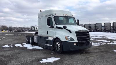 Freightliner Cascadia Sleeper Semi Truck - 72" Extra-Tall Roof, Detroit, Automatic, Battery Powered HVAC with Optimized Idle