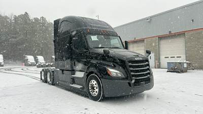 Freightliner Cascadia - 72" Raised Roof Double Bunk Sleeper, Detroit, Automatic, Battery Powered HVAC with Optimized Idle