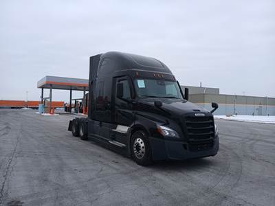 Freightliner Cascadia - 72" Raised Roof Double Bunk Sleeper, Detroit, Automatic, Battery Powered HVAC with Optimized Idle