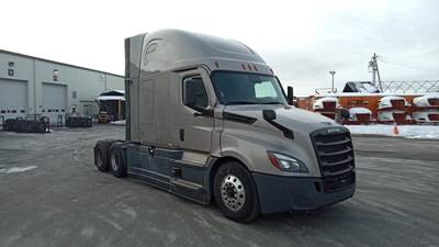 Freightliner Cascadia - 72" Raised Roof Double Bunk Sleeper, Detroit, Automatic, Battery Powered HVAC with Optimized Idle