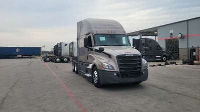 Freightliner Cascadia - 72" Raised Roof Double Bunk Sleeper, Detroit, Automatic, Battery Powered HVAC with Optimized Idle
