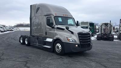 Freightliner Cascadia - 72" Raised Roof Double Bunk Sleeper, Detroit, Automatic, Battery Powered HVAC with Optimized Idle