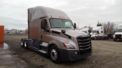 Freightliner Cascadia - 72" Raised Roof Double Bunk Sleeper, Detroit, Automatic, Battery Powered HVAC with Optimized Idle
