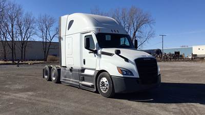 Freightliner Cascadia - 72" Raised Roof Double Bunk Sleeper, Detroit, Automatic, Battery Powered HVAC with Optimized Idle