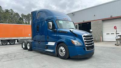 Freightliner Cascadia - 72" Raised Roof Double Bunk Sleeper w/ Lounge, Detroit, Automatic, Battery Powered HVAC with Optimized Idle