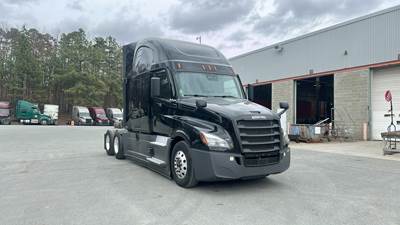 Freightliner Cascadia - 72" Raised Roof Double Bunk Sleeper, Detroit, Automatic, Battery Powered HVAC with Optimized Idle