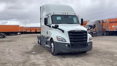 Freightliner Cascadia - 72" Raised Roof Double Bunk Sleeper, Detroit, Automatic, Battery Powered HVAC with Optimized Idle