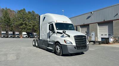 Freightliner Cascadia - 72" Raised Roof Double Bunk Sleeper, Detroit, Automatic, Battery Powered HVAC with Optimized Idle