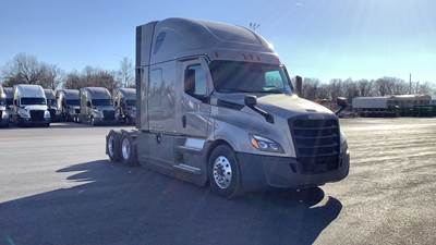 Freightliner Cascadia - 72" Raised Roof Double Bunk Sleeper, Detroit, Automatic, Battery Powered HVAC with Optimized Idle