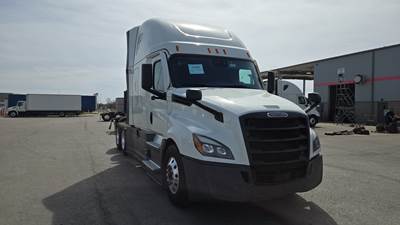 Freightliner Cascadia - 72" Raised Roof Double Bunk Sleeper, Detroit, Automatic, Battery Powered HVAC with Optimized Idle