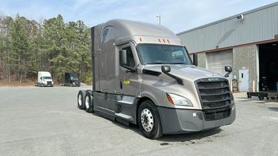 Freightliner Cascadia - 72" Raised Roof Double Bunk Sleeper, Detroit, Automatic, Battery Powered HVAC with Optimized Idle