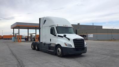 Freightliner Cascadia - 72" Raised Roof Double Bunk Sleeper, Detroit, Automatic, Battery Powered HVAC with Optimized Idle