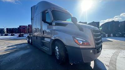 Freightliner Cascadia - 72" Raised Roof Double Bunk Sleeper, Detroit, Automatic, Battery Powered HVAC with Optimized Idle