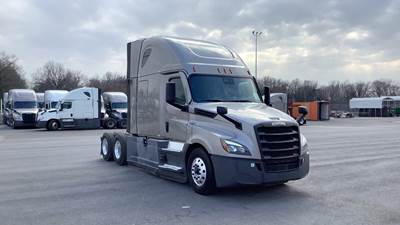 Freightliner Cascadia - 72" Raised Roof Double Bunk Sleeper, Detroit, Automatic, Battery Powered HVAC with Optimized Idle