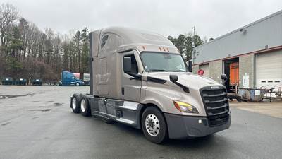 Freightliner Cascadia - 72" Raised Roof Double Bunk Sleeper, Detroit, Automatic, Battery Powered HVAC with Optimized Idle