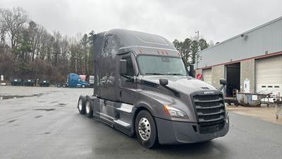 Freightliner Cascadia - 72" Raised Roof Double Bunk Sleeper, Detroit, Automatic, Battery Powered HVAC with Optimized Idle