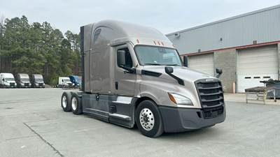 Freightliner Cascadia - 72" Raised Roof Double Bunk Sleeper, Detroit, Automatic, Battery Powered HVAC with Optimized Idle