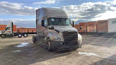 Freightliner Cascadia - 72" Raised Roof Double Bunk Sleeper, Detroit, Automatic, Battery Powered HVAC with Optimized Idle