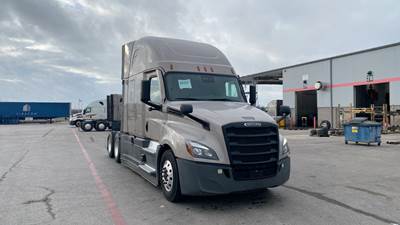 Freightliner Cascadia - 72" Raised Roof Double Bunk Sleeper, Detroit, Automatic, Optimized Idle