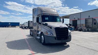 Freightliner Cascadia - 72" Raised Roof Double Bunk Sleeper, Detroit, Automatic, Optimized Idle