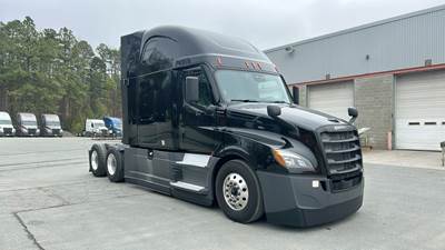 Freightliner Cascadia - 72" Raised Roof Double Bunk Sleeper, Detroit, Automatic, Battery Powered HVAC with Optimized Idle