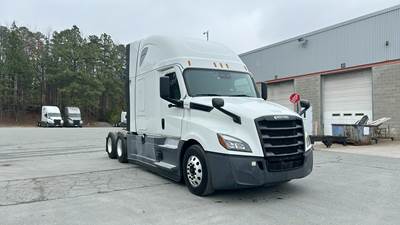 Freightliner Cascadia - 72" Raised Roof Double Bunk Sleeper, Detroit, Automatic, Battery Powered HVAC with Optimized Idle