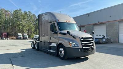 Freightliner Cascadia - 72" Raised Roof Double Bunk Sleeper, Detroit, Automatic, Battery Powered HVAC with Optimized Idle