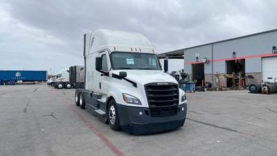 Freightliner Cascadia - 72" Raised Roof Double Bunk Sleeper, Detroit, Automatic, Battery Powered HVAC with Optimized Idle