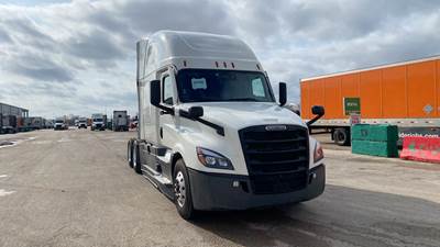 Freightliner Cascadia - 72" Raised Roof Double Bunk Sleeper, Detroit, Automatic, Battery Powered HVAC with Optimized Idle