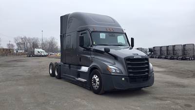 Freightliner Cascadia - 72" Raised Roof Double Bunk Sleeper, Detroit, Automatic, Battery Powered HVAC with Optimized Idle
