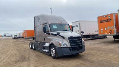 Freightliner Cascadia - 72" Raised Roof Double Bunk Sleeper, Detroit, Automatic, Optimized Idle