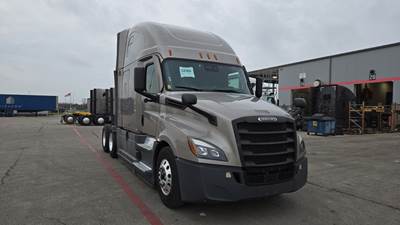 Freightliner Cascadia - 72" Raised Roof Double Bunk Sleeper, Detroit, Automatic, Battery Powered HVAC with Optimized Idle