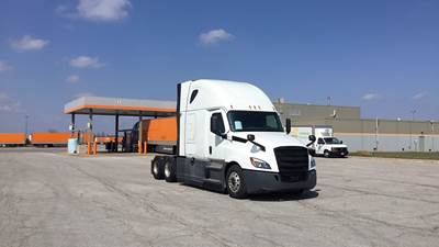 Freightliner Cascadia - 72" Raised Roof Double Bunk Sleeper, Detroit, Automatic, Battery Powered HVAC with Optimized Idle