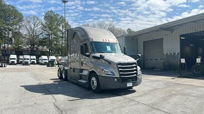Freightliner Cascadia - 72" Raised Roof Double Bunk Sleeper, Detroit, Automatic, Battery Powered HVAC with Optimized Idle