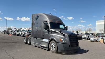 Freightliner Cascadia - 72" Raised Roof Double Bunk Sleeper, Detroit, Automatic, Optimized Idle