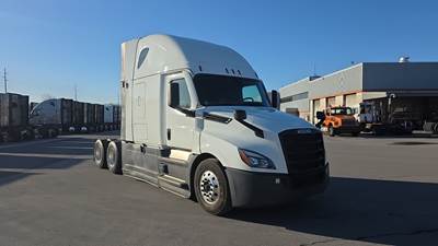 Freightliner Cascadia - 72" Raised Roof Double Bunk Sleeper, Detroit, Automatic, Battery Powered HVAC with Optimized Idle