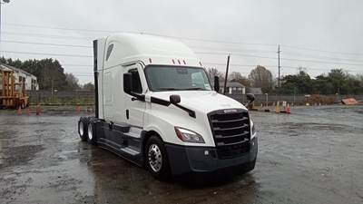 Freightliner Cascadia - 72" Raised Roof Double Bunk Sleeper, Detroit, Automatic, Battery Powered HVAC with Optimized Idle