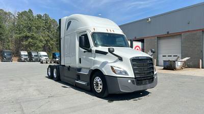 Freightliner Cascadia - 72" Raised Roof Double Bunk Sleeper, Detroit, Automatic, Battery Powered HVAC with Optimized Idle