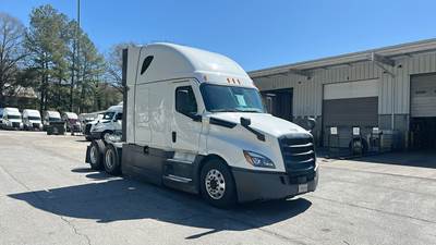 Freightliner Cascadia - 72" Raised Roof Double Bunk Sleeper, Detroit, Automatic, Battery Powered HVAC with Optimized Idle