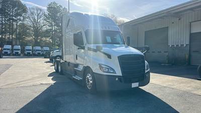 Freightliner Cascadia - 72" Raised Roof Double Bunk Sleeper, Detroit, Automatic, Battery Powered HVAC with Optimized Idle